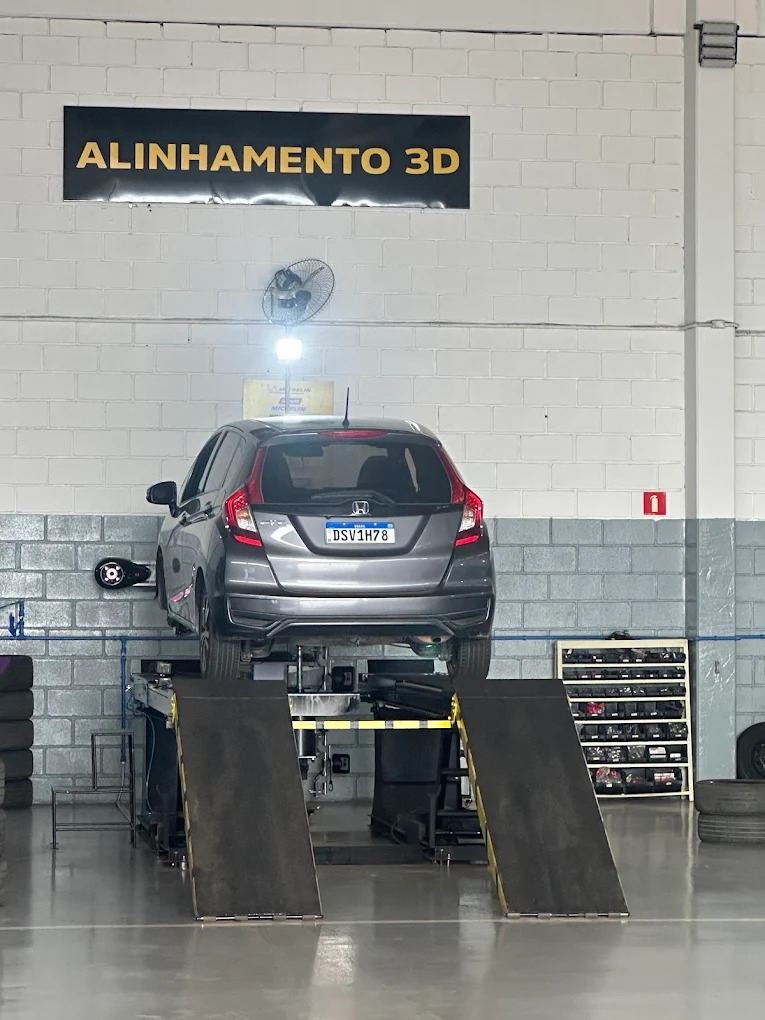 Carro no equipamento de alinhamento 3D da FSW