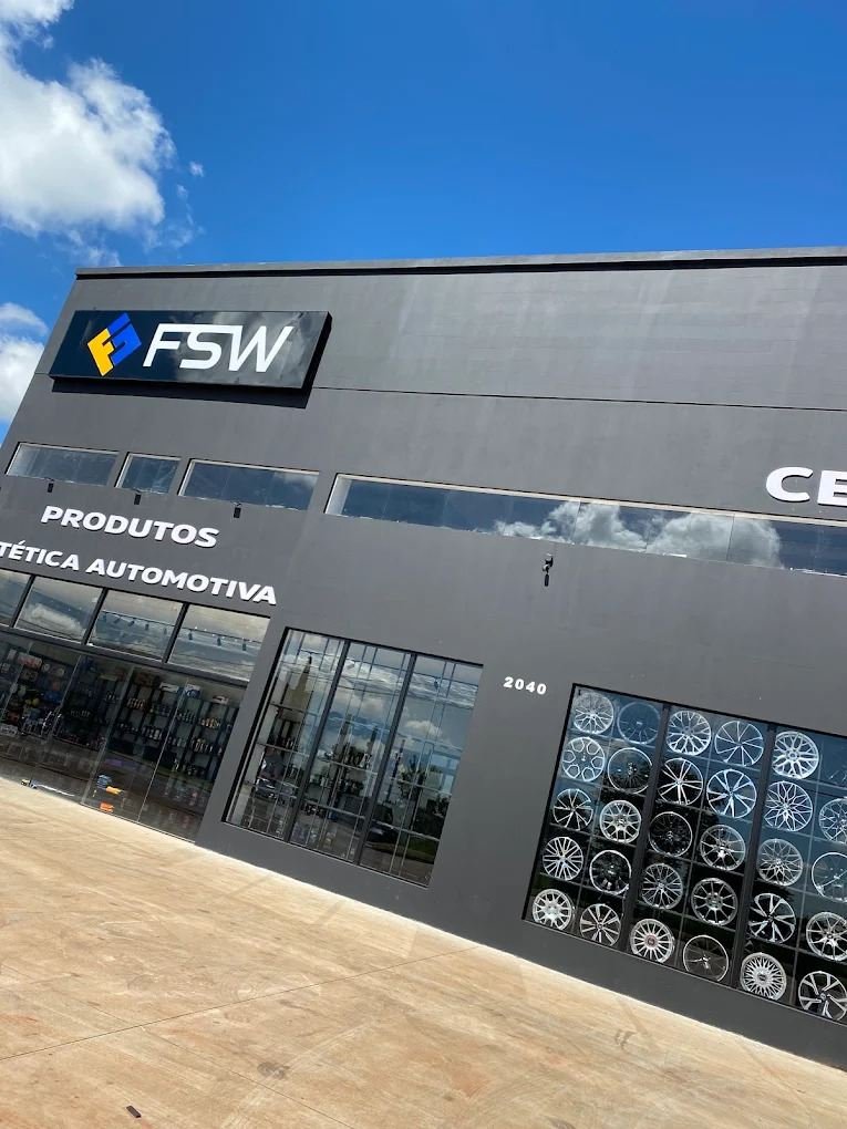 Lateral da FSW com vitrine de rodas